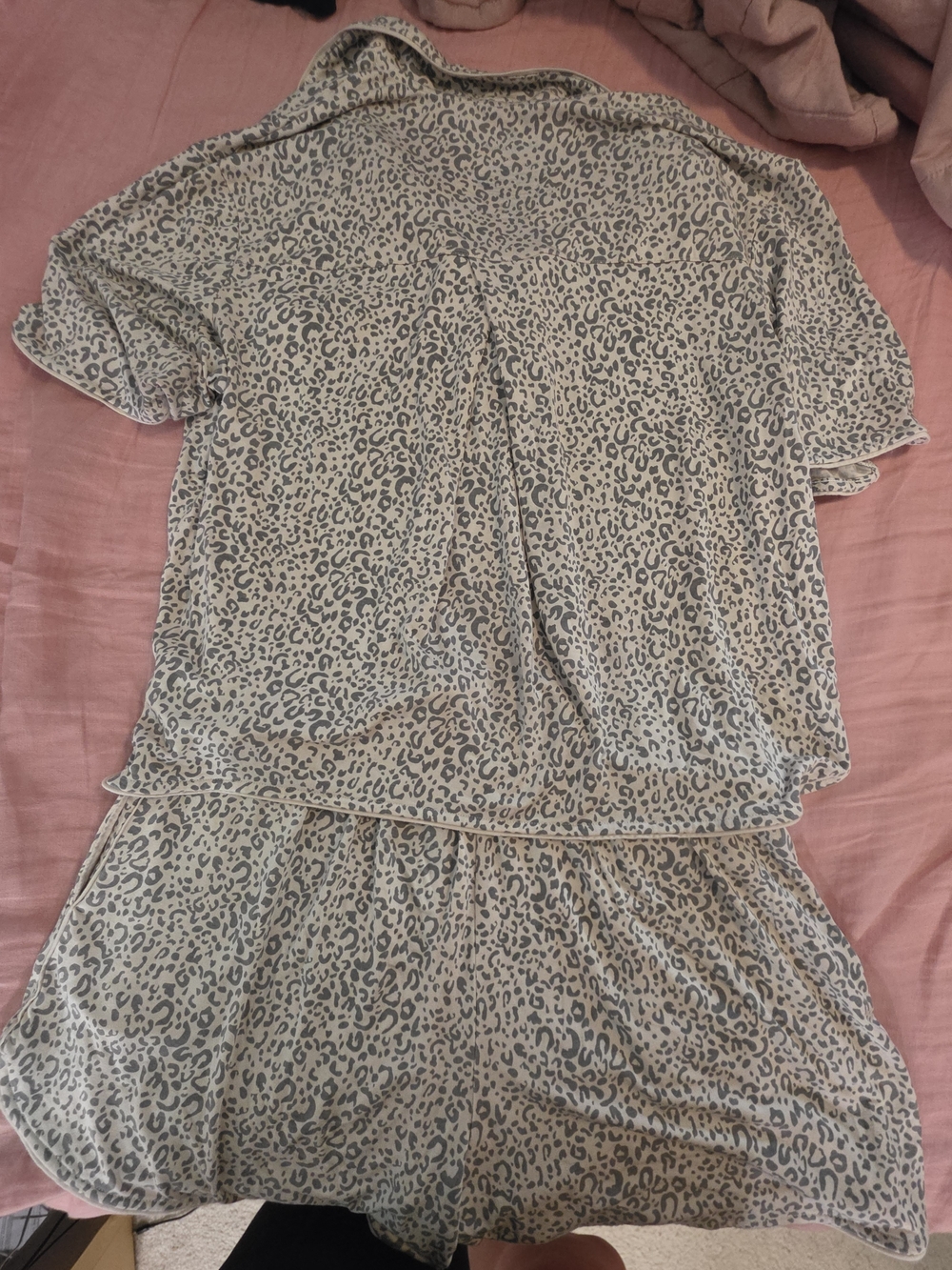 Tommy John Women's Pale Gray & White Leopard-Print Short Pajama Set Medium - Picture 5 of 5